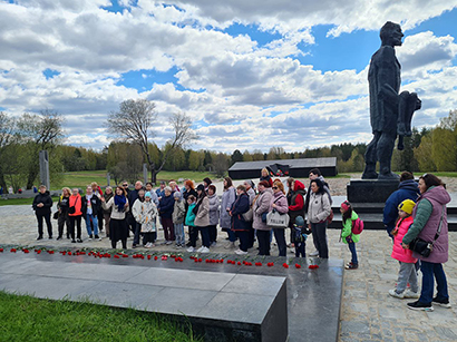 poseshchenie memorialnogo kompleksa khatyn 01
