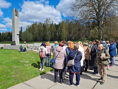 poseshchenie memorialnogo kompleksa khatyn 02