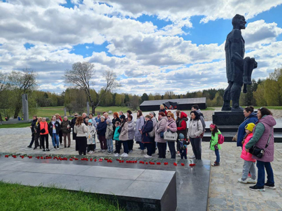poseshchenie memorialnogo kompleksa khatyn 13