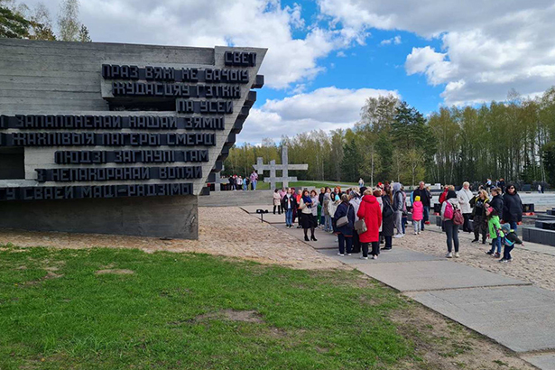 poseshchenie memorialnogo kompleksa khatyn 16