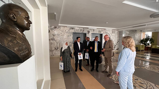 parlamentskaya delegatsiya sultanata oman posetila rnpts omr im n n aleksandrova 11
