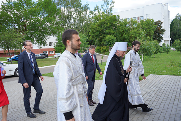 blagodarstvennyj moleben nakanune dnya meditsinskogo rabotnika 01